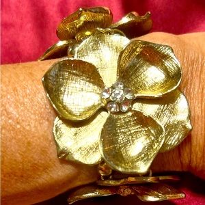 Statement Flexible Flower Bracelet
